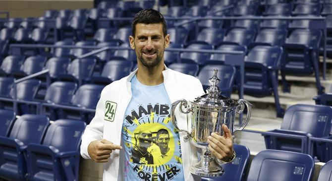 德约科维奇意外战胜瑞士队，锐不可当引爆全场！引发球迷热议(德约科维奇比赛视频中文解说)