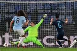 开云下载包含密尔沃基雄鹿迎葡超关键赛，转会期远射贴柱，质疑声仍在，身体对抗强度拉满的词条